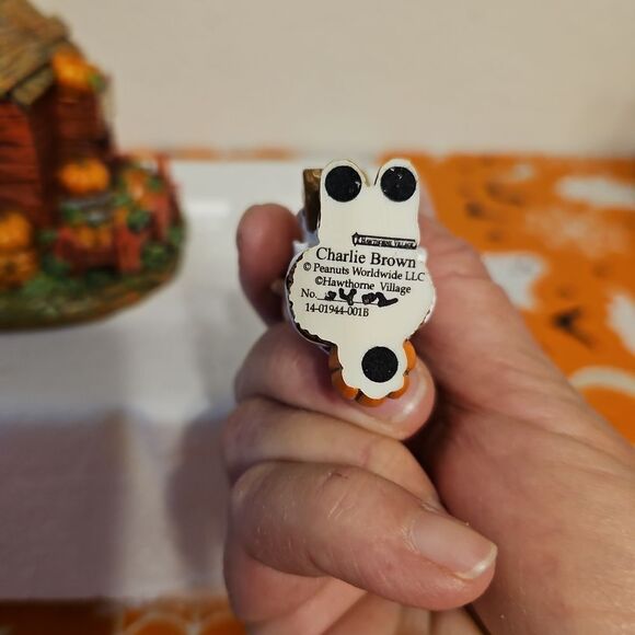 Hawthorne Village Peanuts Light Up "The Great Pumpkin" Table Decor - Picture 9 of 15